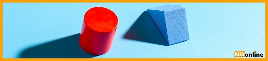 Красный цилиндр и синяя треугольная призма